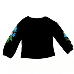 Hannah Sweatshirt Black Size Medium Floral Embroidered Sleeves Boho Grunge NWT